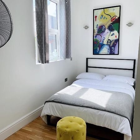 דירות לונדון Luxuriously Flat In Streatham מראה חיצוני תמונה