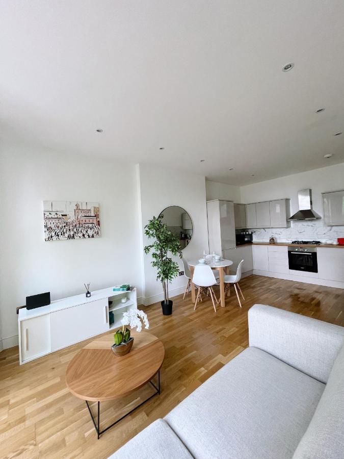 דירות לונדון Luxuriously Flat In Streatham מראה חיצוני תמונה