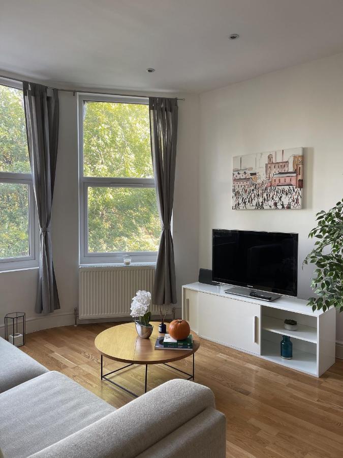 דירות לונדון Luxuriously Flat In Streatham מראה חיצוני תמונה